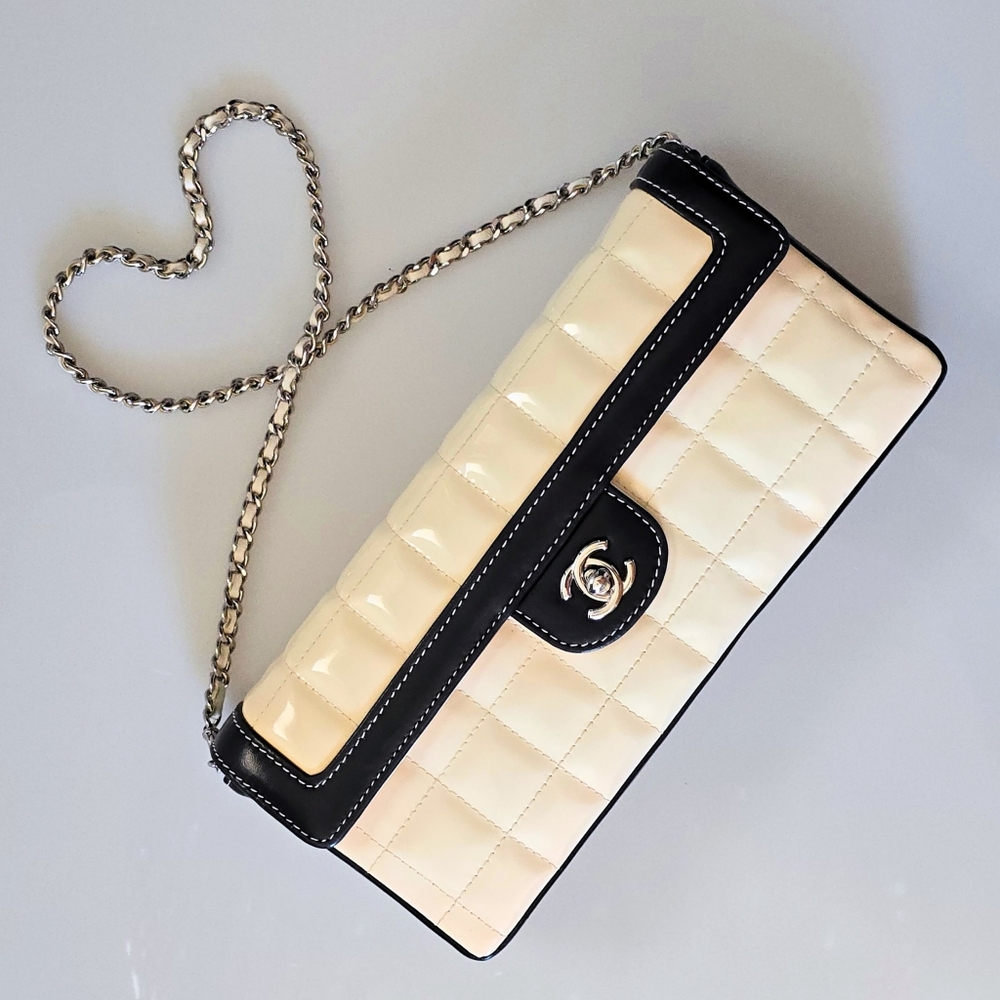 CHANEL Cream and Black Quilted Shoulder Bag